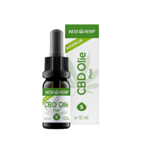 Een flesje van 10 ml Wedihemp - Puur 5% CBD-olie met druppelaar staat voor de groen-witte verpakking met het opschrift 'CBD Olie Puur'.
